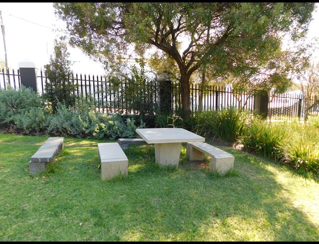 253M² OFFICE TO LET IN HYDE PARK